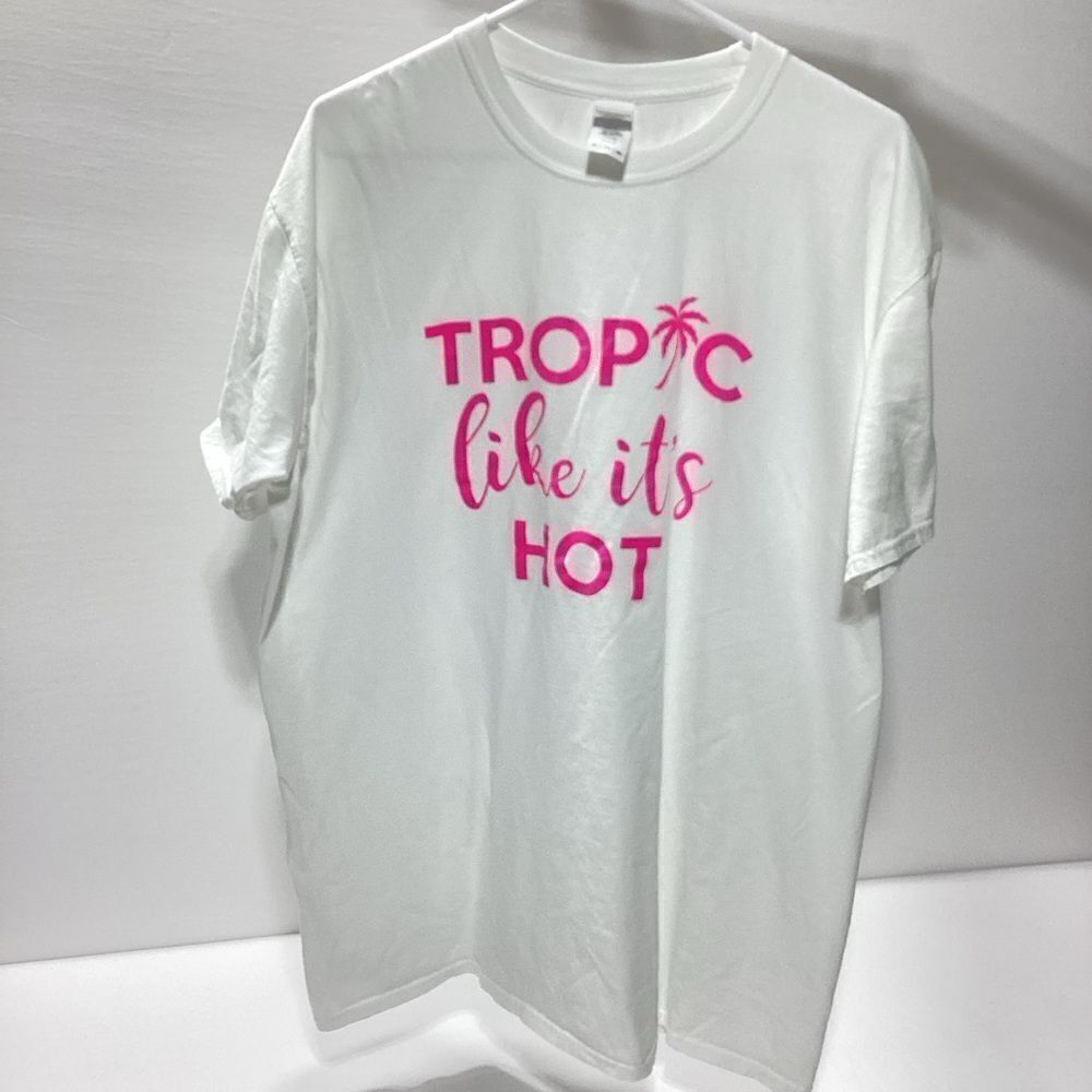 Tropic Like Its Hot T-Shirt Gildan Tag 2XL